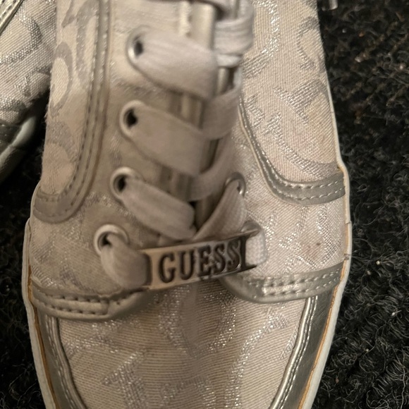 Guess - size us 6 - Picture 3 of 4